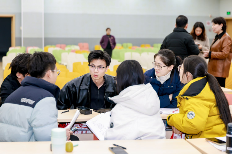 以研促教，赋能成长：钟公庙中学教师跟岗学习活动跟拍