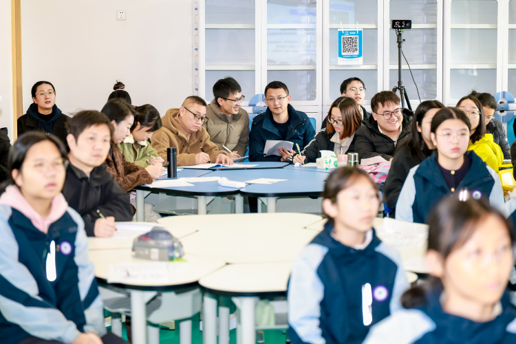 以研促教，赋能成长：钟公庙中学教师跟岗学习活动跟拍