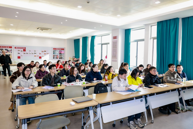 以研促教，赋能成长：钟公庙中学教师跟岗学习活动跟拍